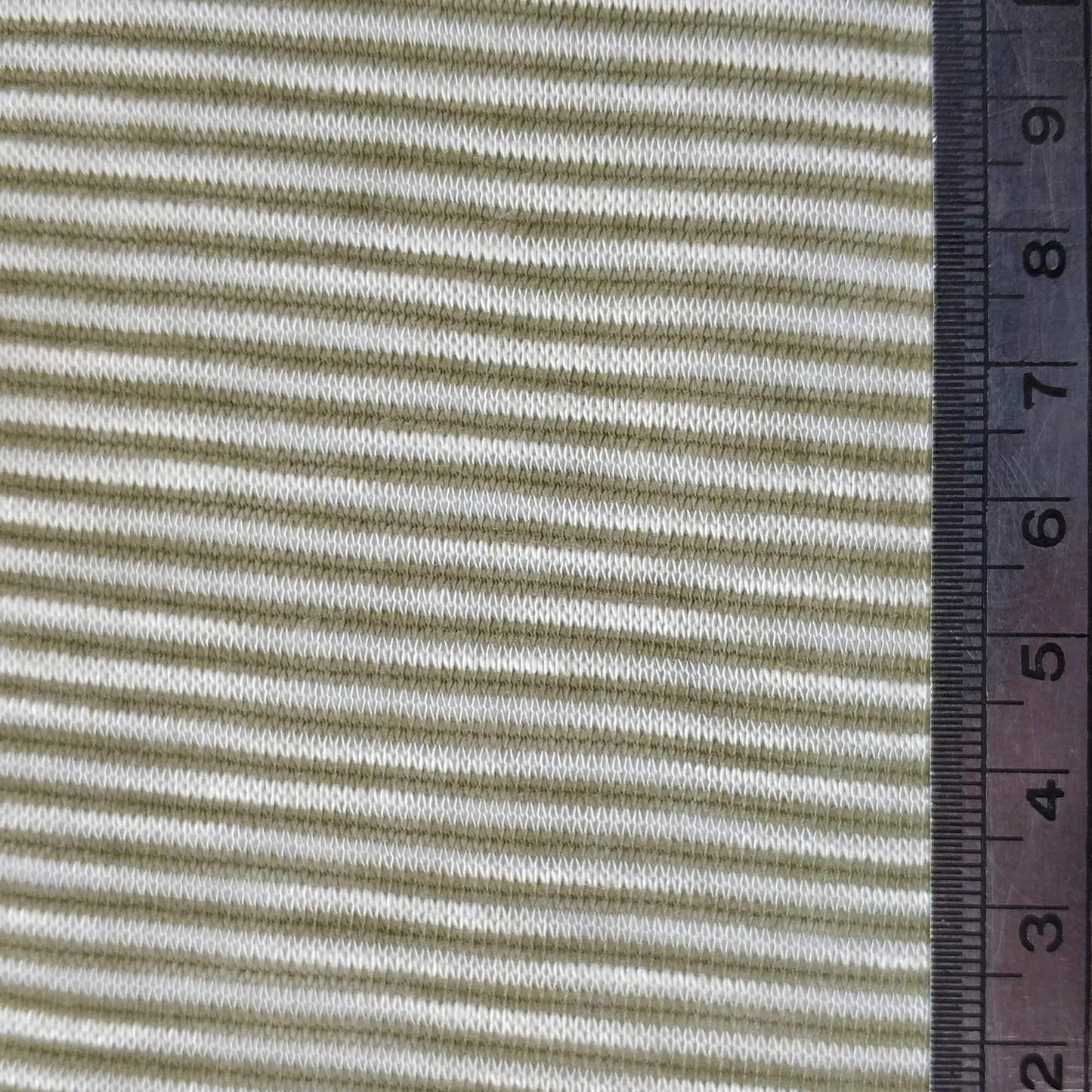 בד סריג דק עם פסים צרים