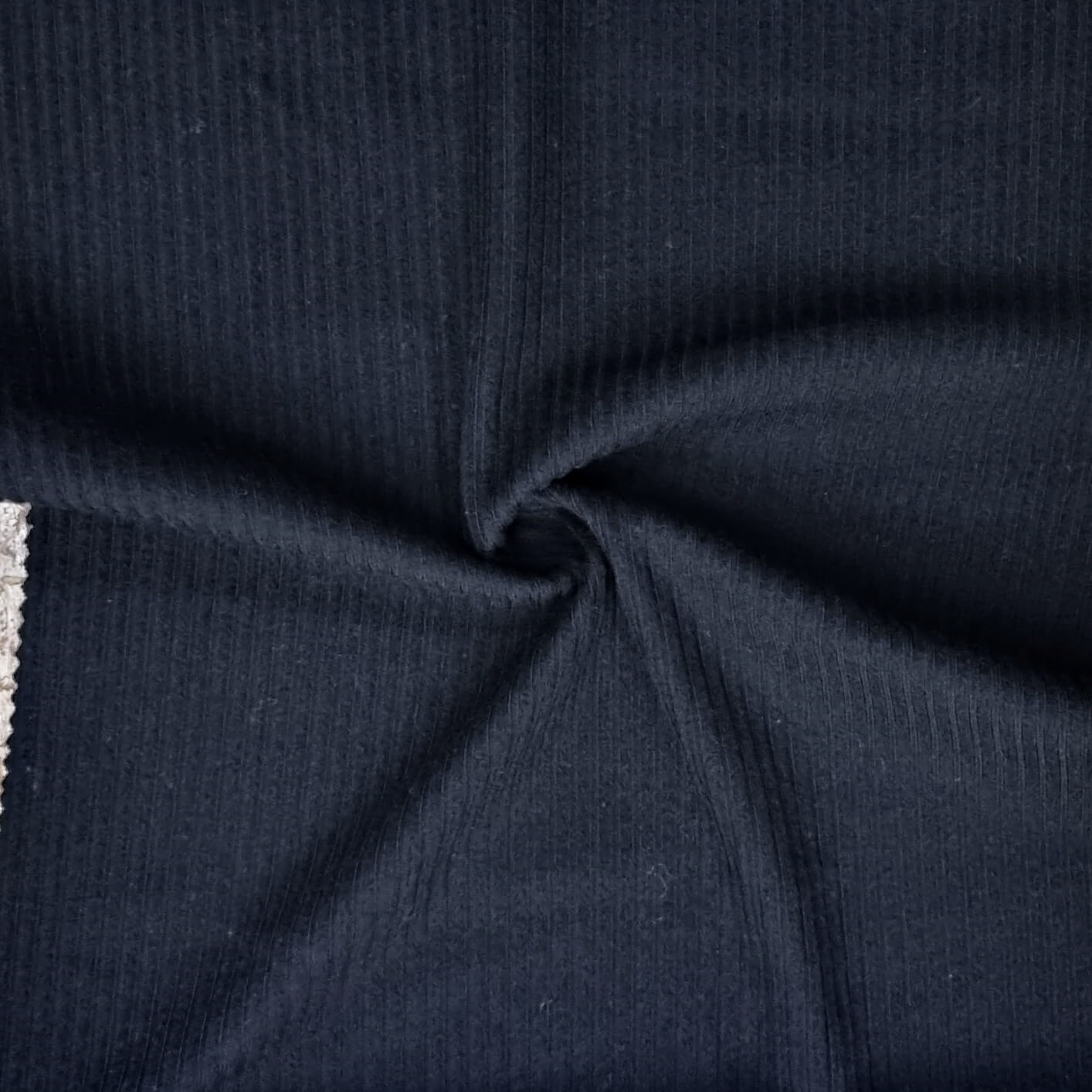 ריב לייקרה מגורד שחור